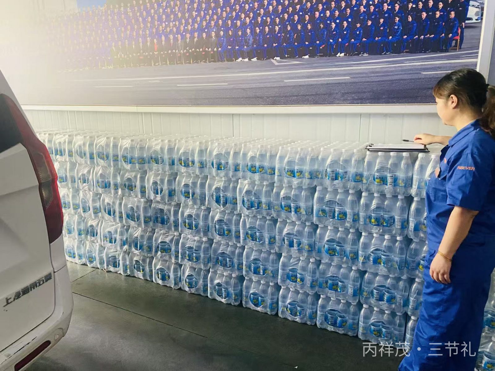 合肥工厂防暑降温纯净水专车整车配送现场